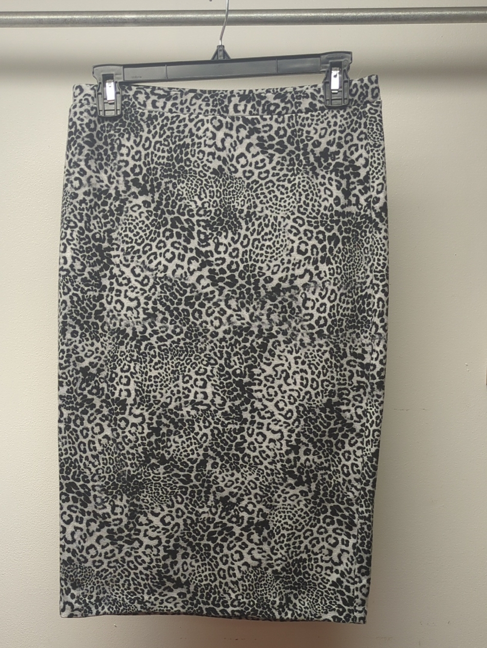 Carmen Marc Valvo Small Black and White Leopard Pencil Skirt